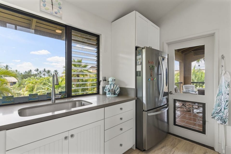 Condo, 1 Bedroom | Private kitchen | Fridge, oven, coffee/tea maker, toaster