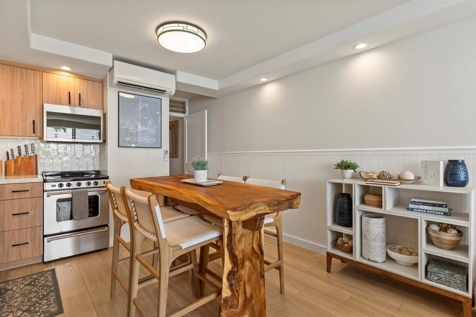 Condo, 2 Bedrooms | Private kitchen | Fridge, oven, coffee/tea maker, toaster