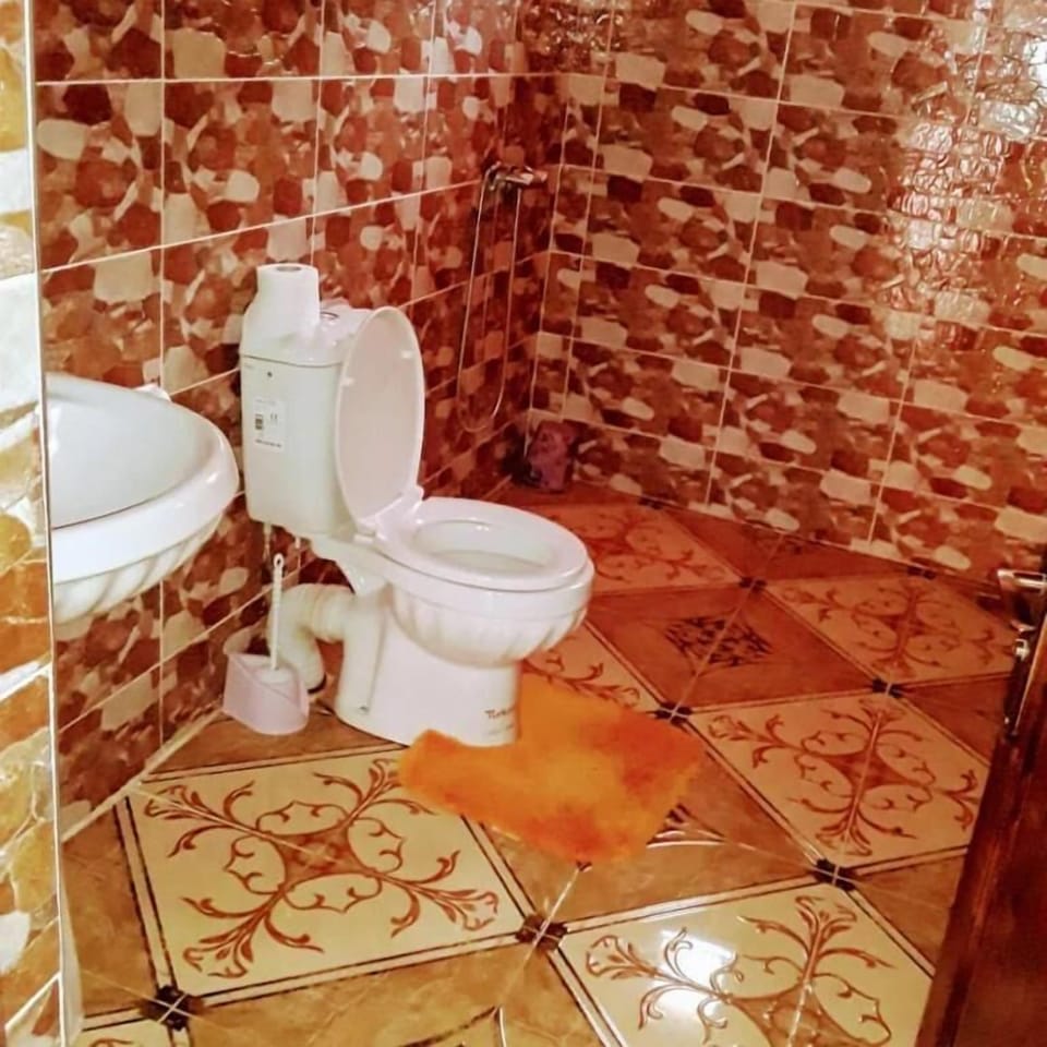 Family Suite | Bathroom