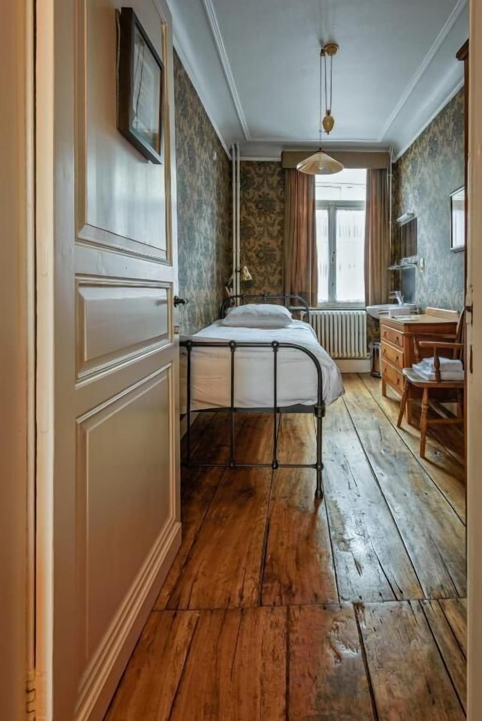 Single Room | Desk, free WiFi