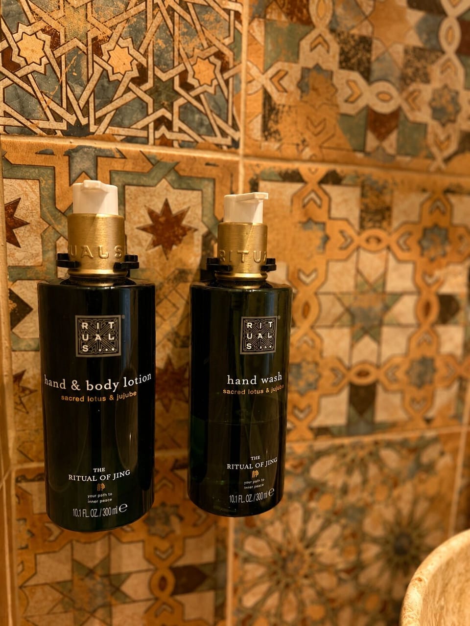 Encanto Guesthouse Room 4, Olivo | Bathroom | Shower, hair dryer, towels, soap