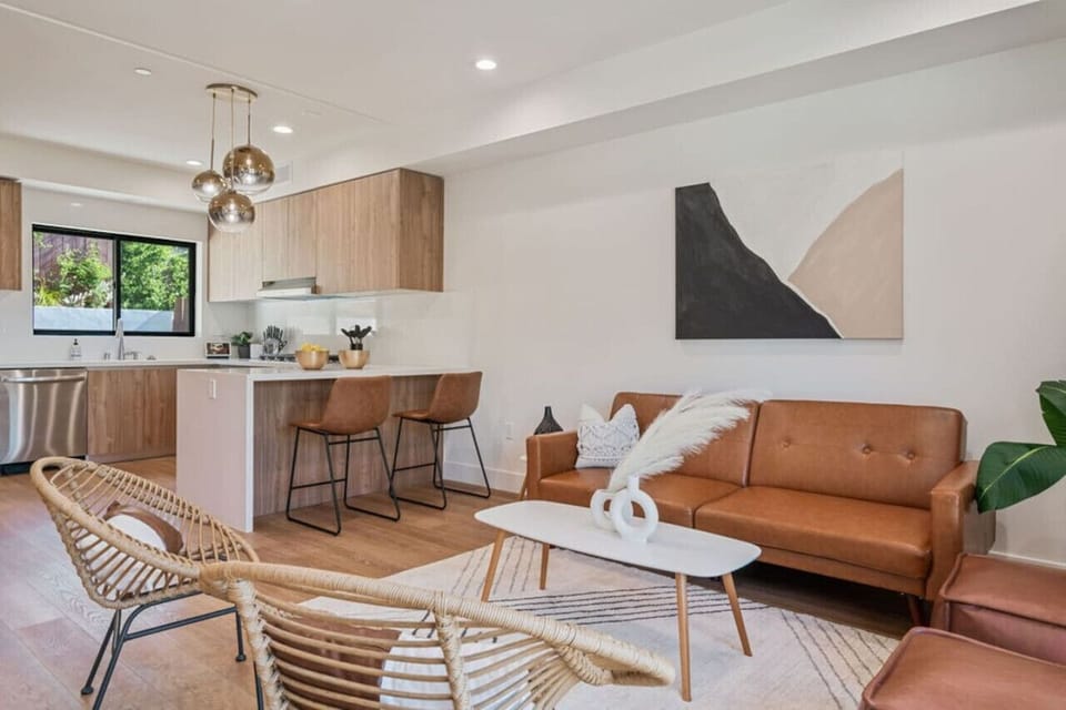 Living room connected to the kitchen.