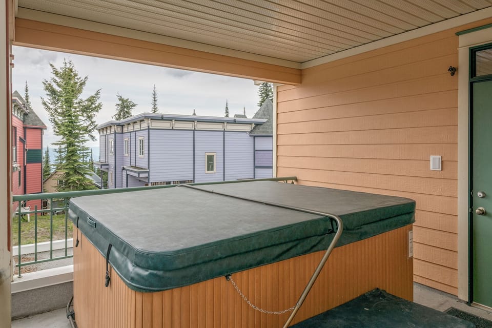 Private Hot Tub on the Top Deck 