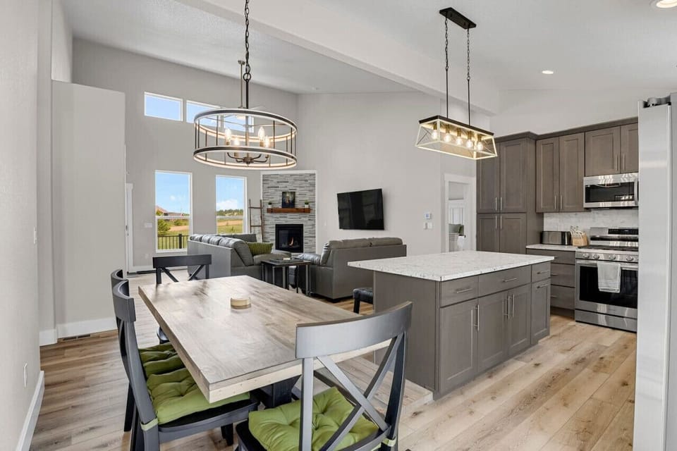 Dining Area has seating for 6-7 people with 3 additional Barstools in Kitchen.