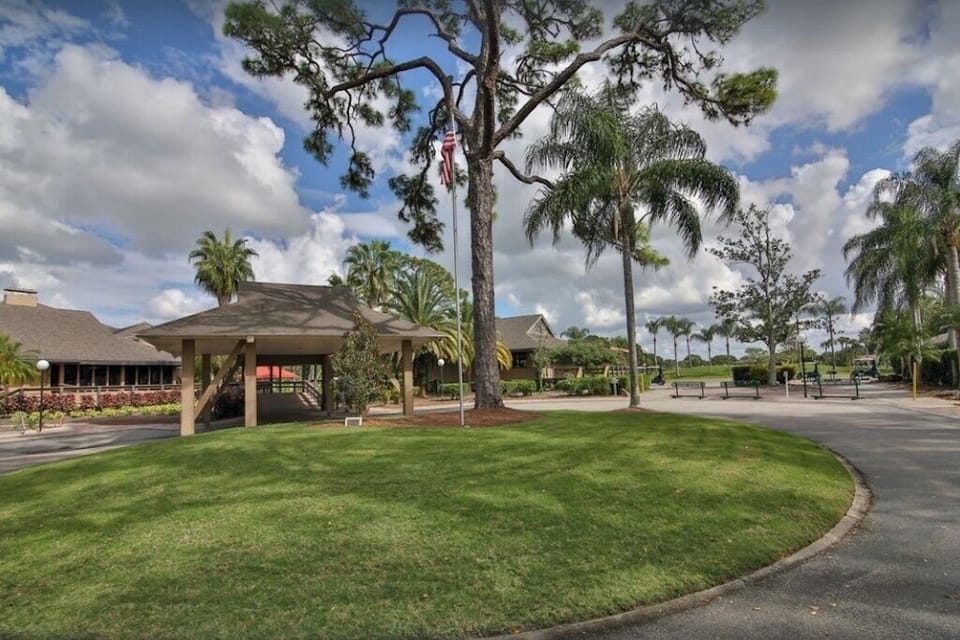 Many Relaxing Areas In The Beautiful Community Of The Meadows