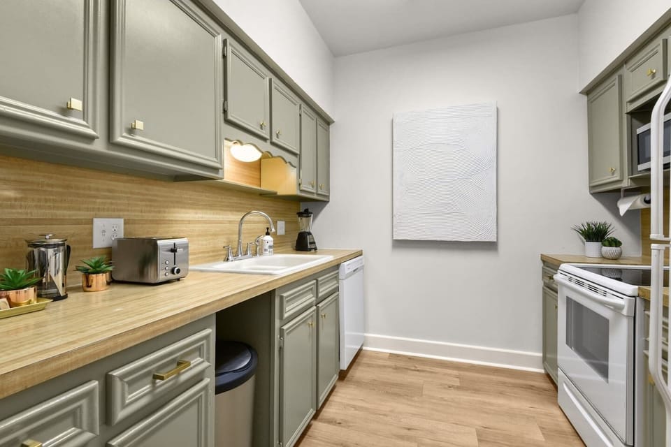 Full kitchen for all your culinary needs!