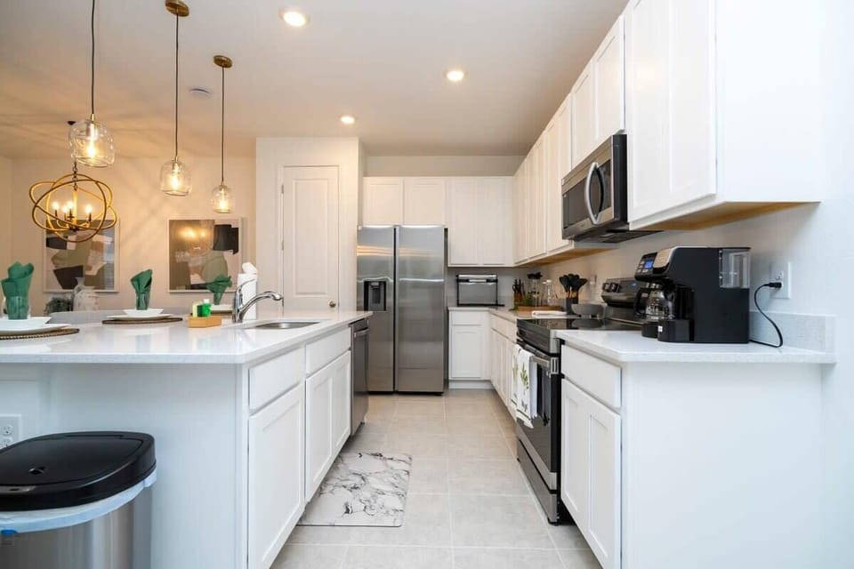 Exclusive House | Private kitchen | Full-size fridge, microwave, oven, stovetop