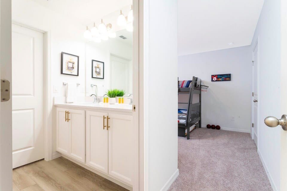 Exclusive House | Bathroom | Free toiletries, hair dryer, towels, soap