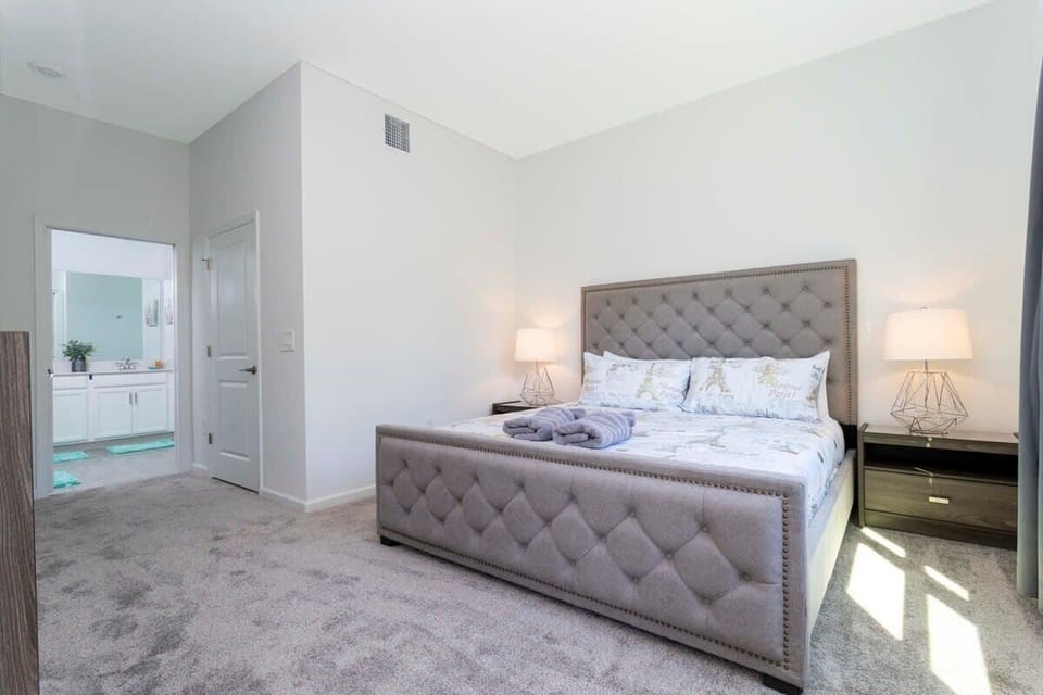 Exclusive Apartment | 3 bedrooms, in-room safe, desk, laptop workspace