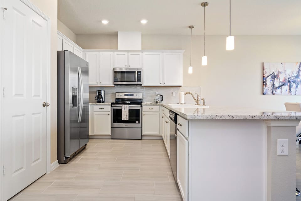 Exclusive House | Private kitchen | Full-size fridge, microwave, oven, stovetop