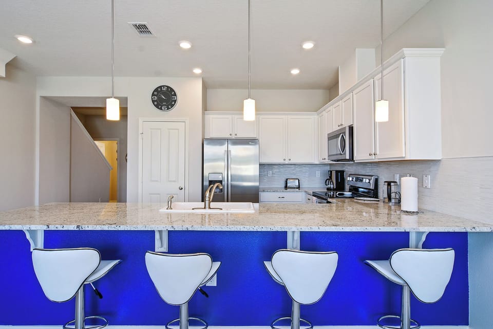 Exclusive House | Private kitchen | Full-size fridge, microwave, oven, stovetop