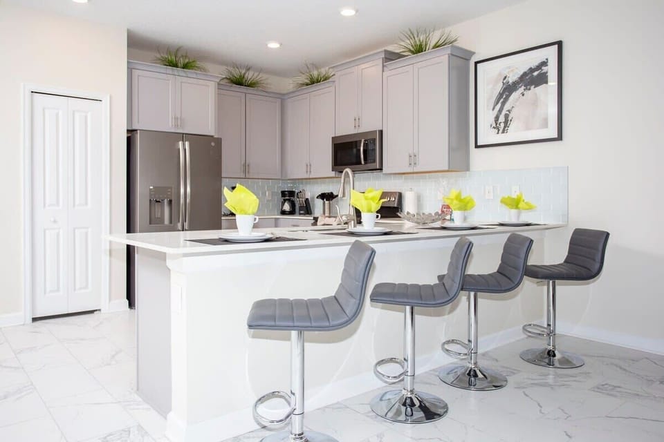 Exclusive House | Private kitchen | Full-size fridge, microwave, oven, stovetop