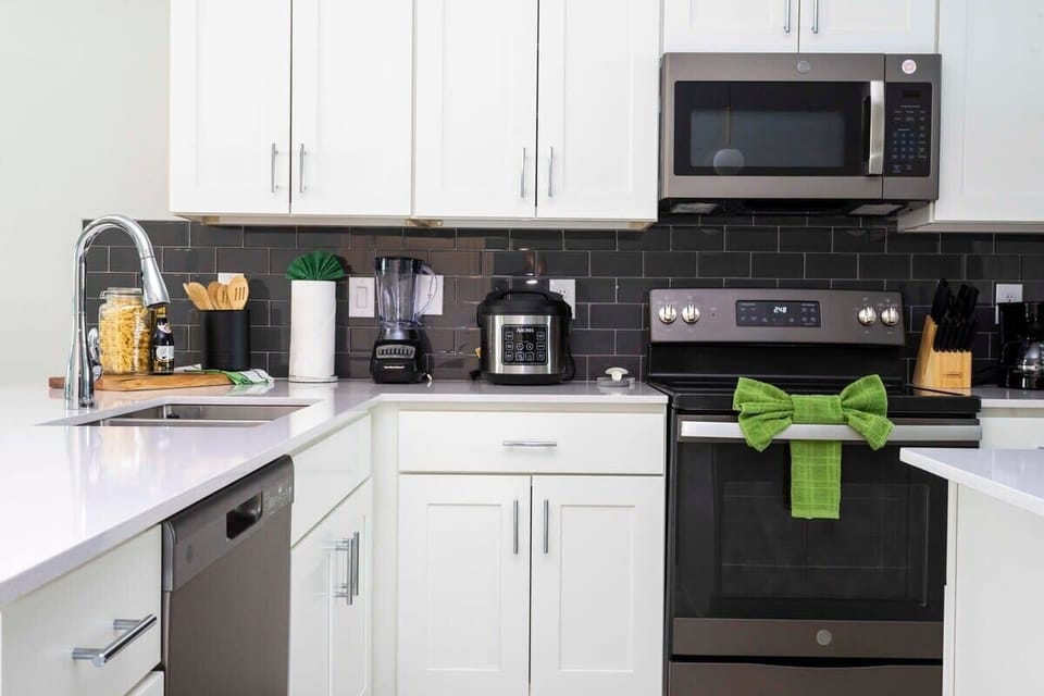 Exclusive Apartment | Private kitchen | Full-size fridge, microwave, oven, stovetop