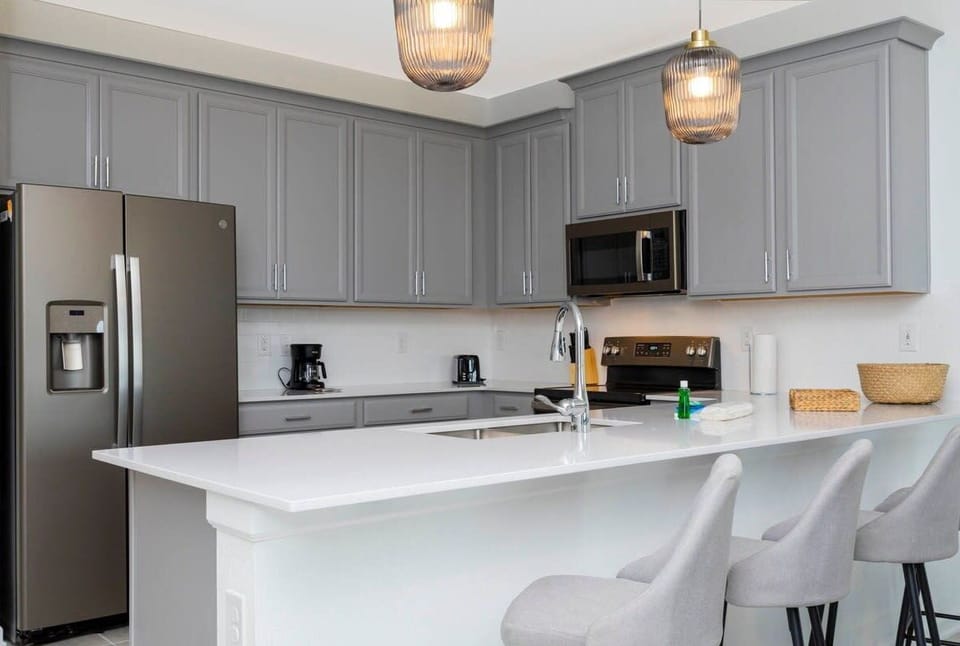 Exclusive House | Private kitchen | Full-size fridge, microwave, oven, stovetop