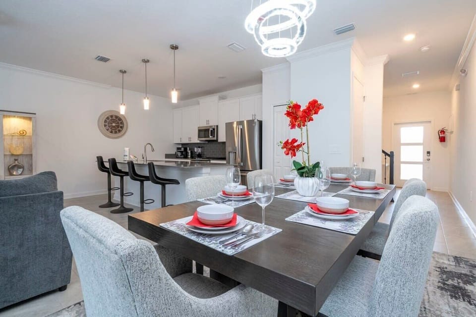 Exclusive House | Private kitchen | Full-size fridge, microwave, oven, stovetop