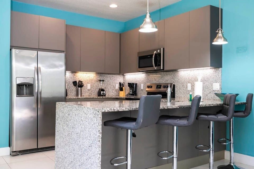 Exclusive House | Private kitchen | Full-size fridge, microwave, oven, stovetop