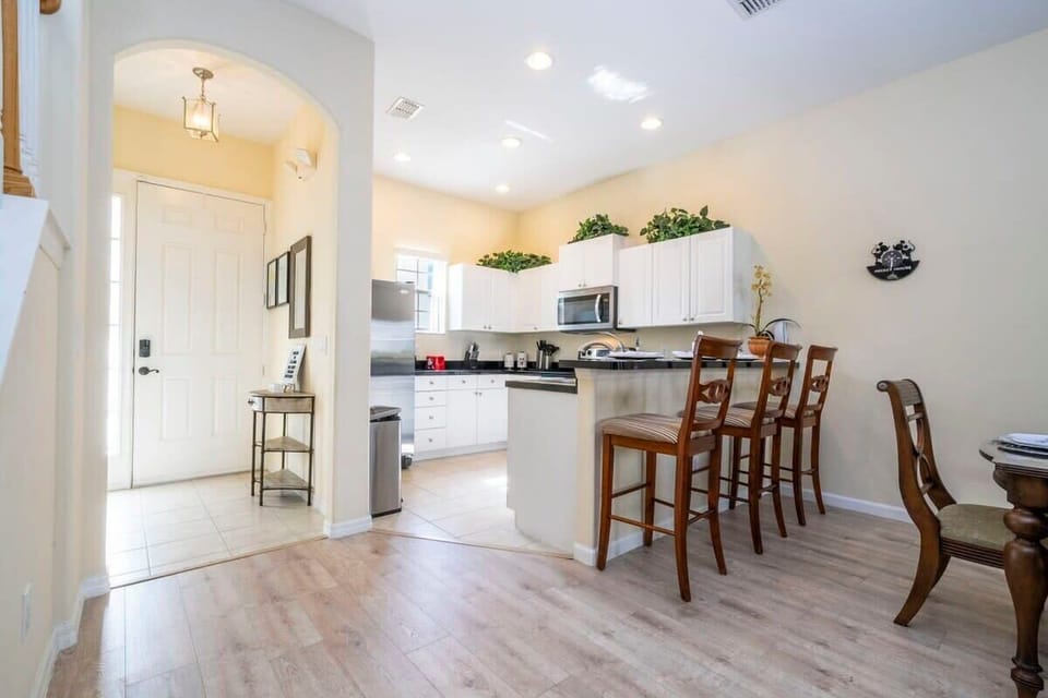 Exclusive House | Private kitchen | Full-size fridge, microwave, oven, stovetop