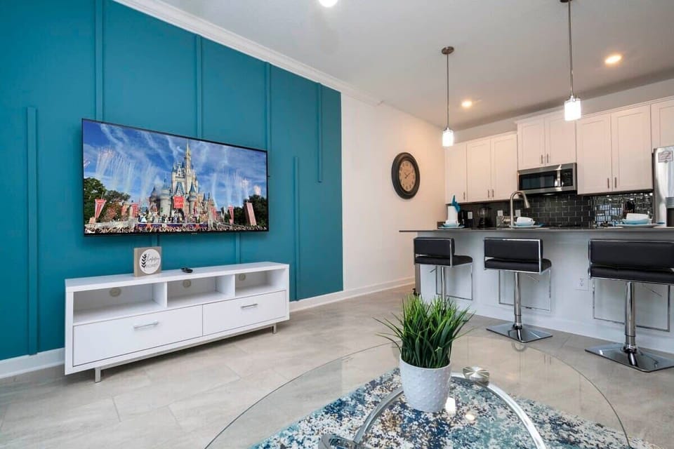 Exclusive House | Private kitchen | Full-size fridge, microwave, oven, stovetop