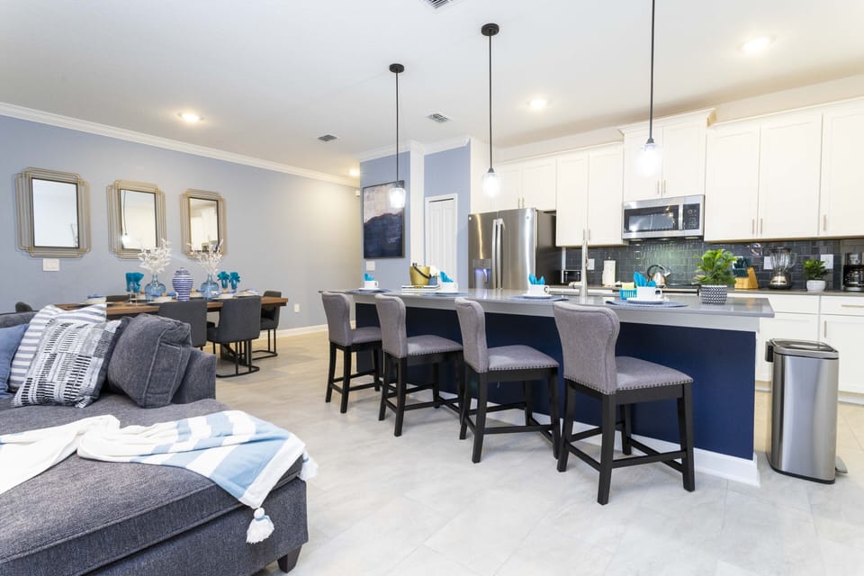 Exclusive House | Living area | 60-inch Smart TV with cable channels, Netflix, Hulu