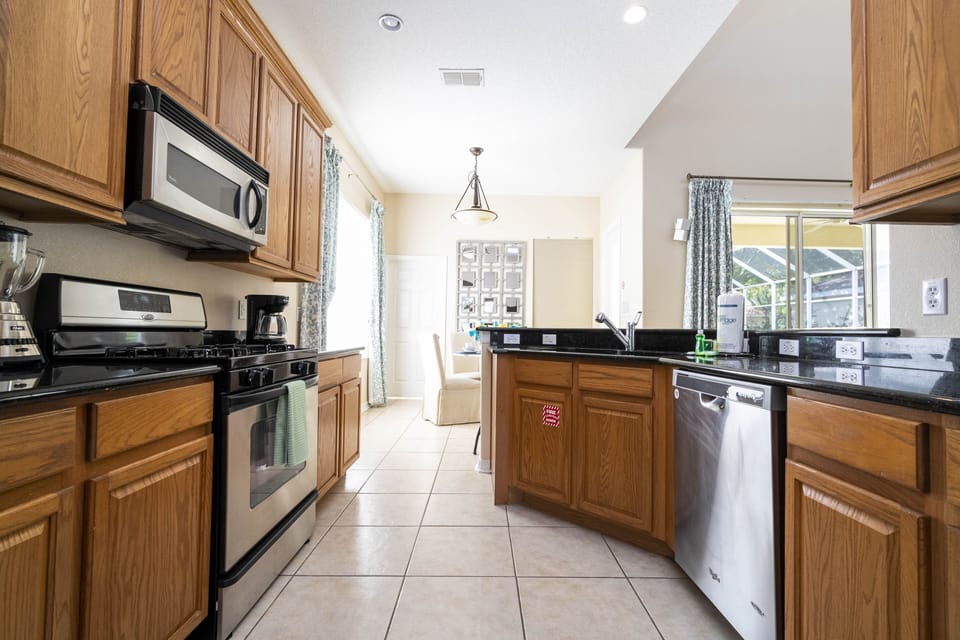 Exclusive House | Private kitchen | Coffee/tea maker, full-size fridge, microwave, oven