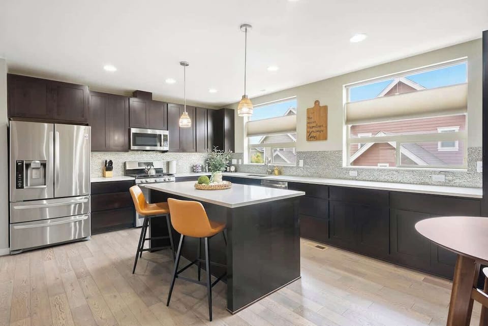   Cozy, modern kitchen ready for you to make delicious meals and enjoy quality time with friends and family. Here you can relax in style with all the amenities you need, from fully-equipped appliances to expertly designed furnishings.