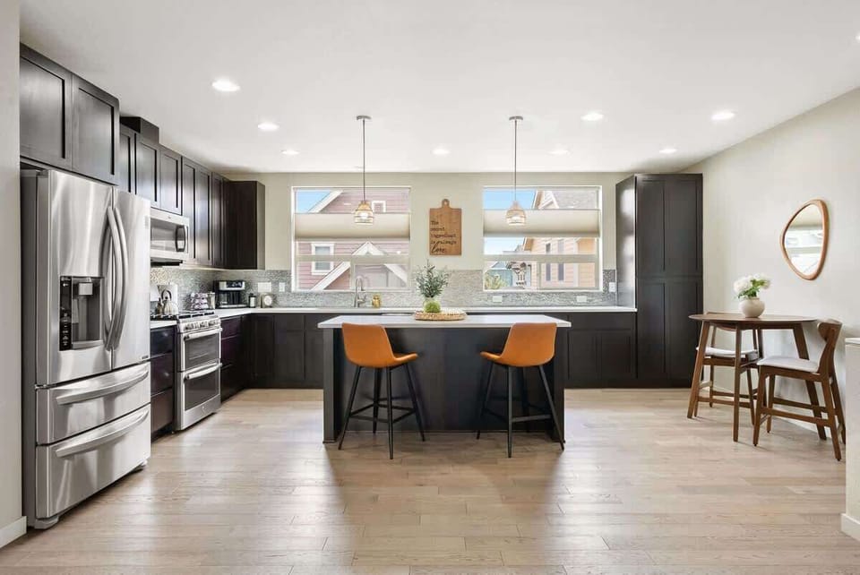 Modern, cozy accommodation in a central location. Perfect for travelers and families, with all amenities, fast WiFi, and easy access to local attractions. Book now for an unforgettable stay!