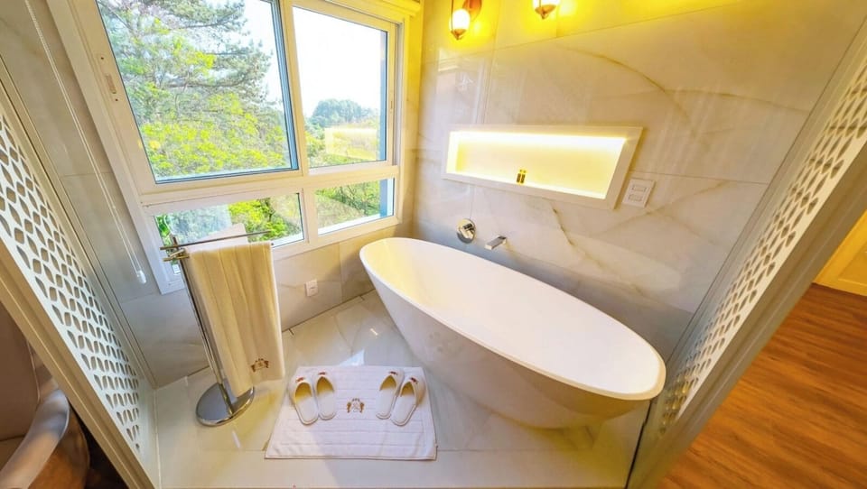 Master Suite | Bathroom | Hair dryer