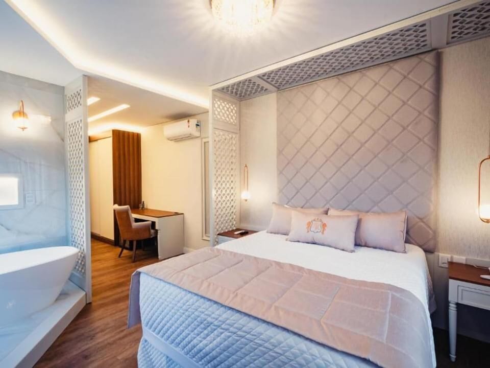 Master Suite | 1 bedroom, minibar, in-room safe, free cribs/infant beds
