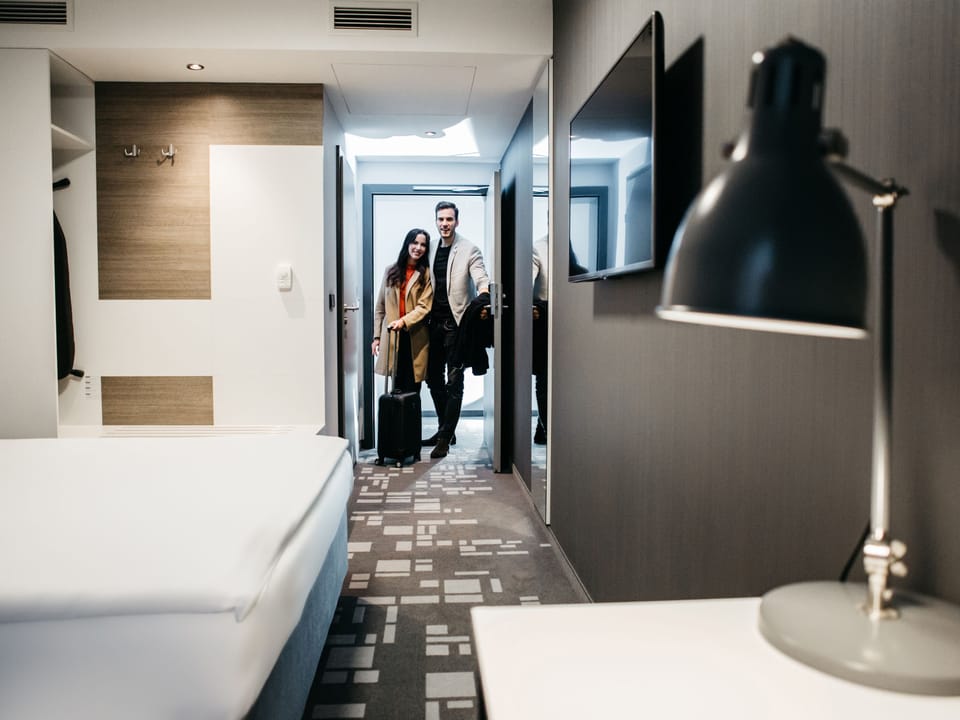 Double Room, 1 Queen Bed | In-room safe, desk, soundproofing, iron/ironing board