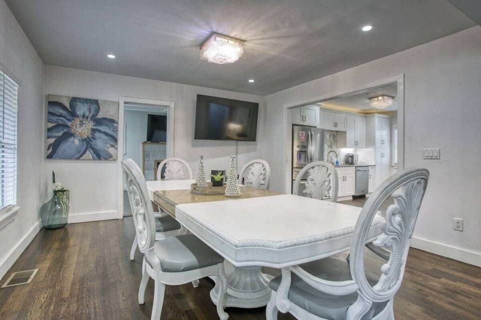 House, Accessible | 8 bedrooms, desk