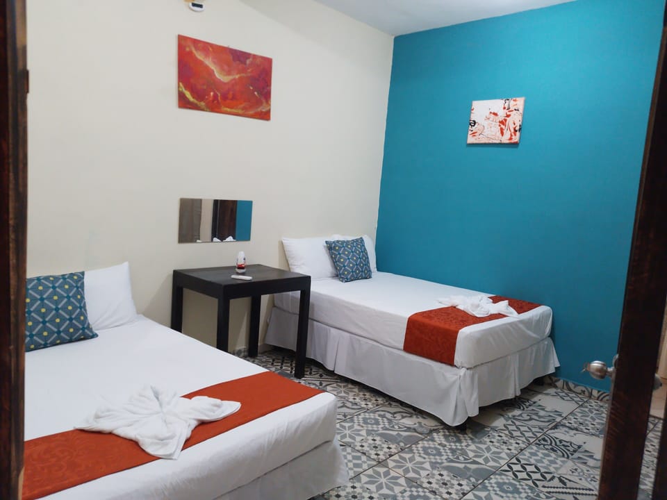 Comfort Room, 1 Queen Bed | Hypo-allergenic bedding available, WiFi (free), bed sheets