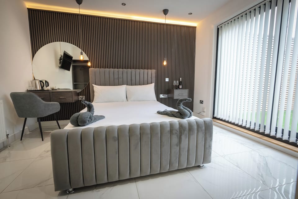 Deluxe Double Room, 1 Double Bed | Memory foam beds, desk, iron/ironing board, bed sheets