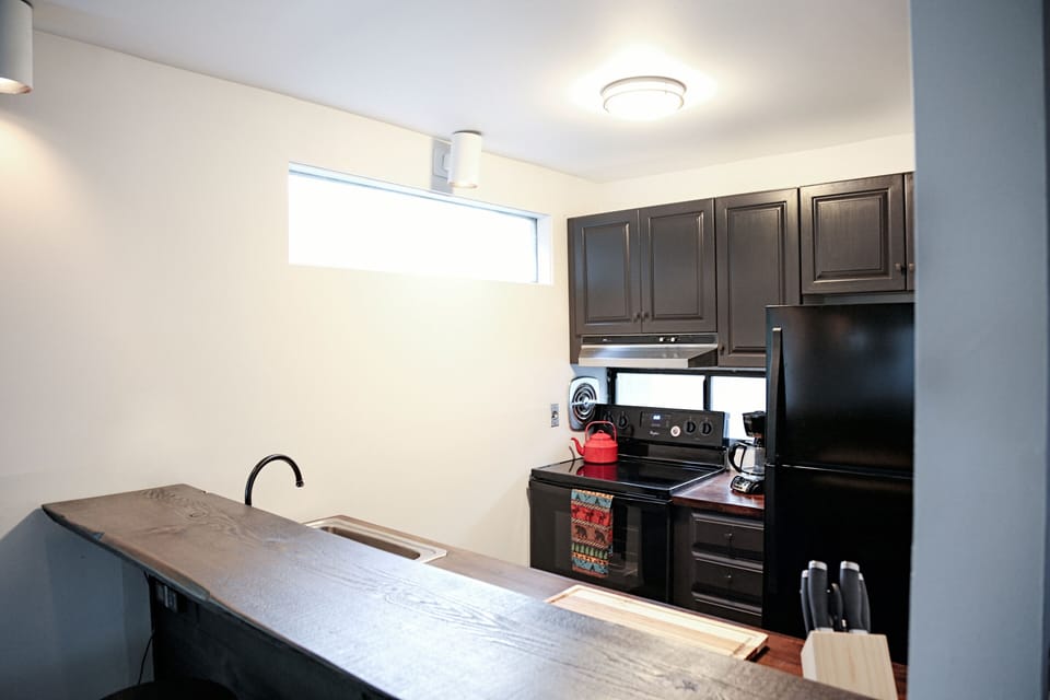 Condo, 2 Bedrooms | Private kitchen | Fridge, oven, coffee/tea maker, electric kettle