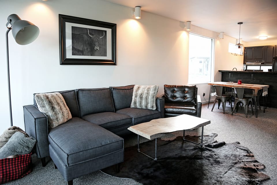 Condo, 2 Bedrooms | Living area