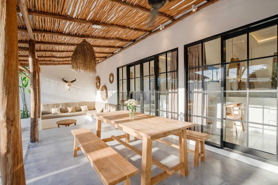 Basic Villa, Multiple Beds | Dining