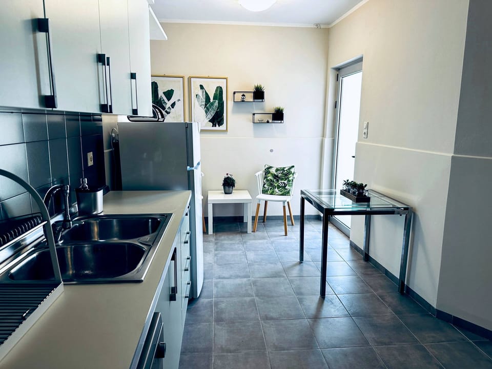 Apartment, 2 Bedrooms, Balcony, Ocean View | Private kitchen