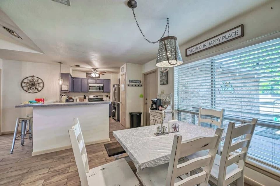 House, Multiple Beds, Patio (811 Lloyd Dr) | Dining