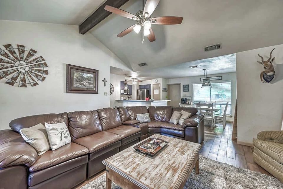 House, Multiple Beds, Patio (811 Lloyd Dr) | Living area | Fireplace