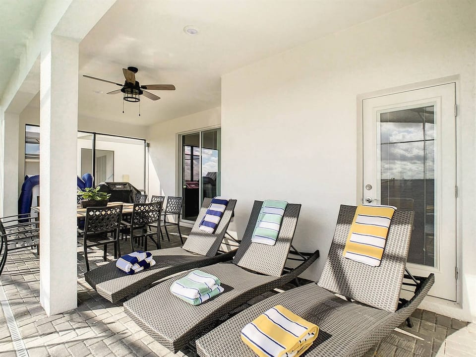 House, Multiple Bedrooms, Private Pool, City View | Outdoor dining