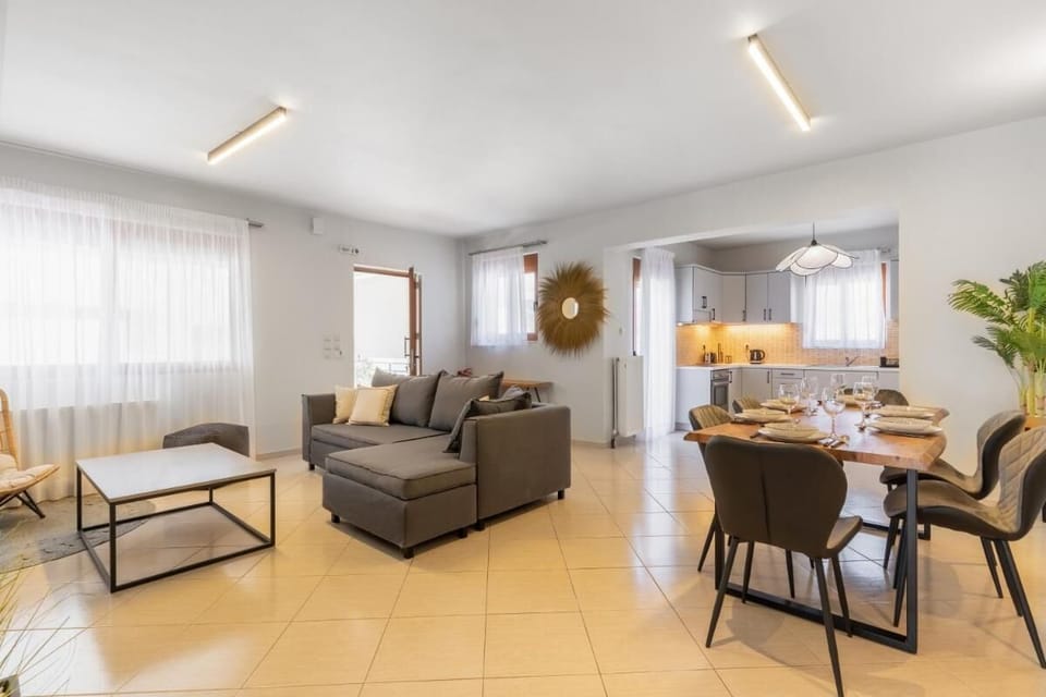 Villa, 3 Bedrooms, Smoking, Private Pool | Dining