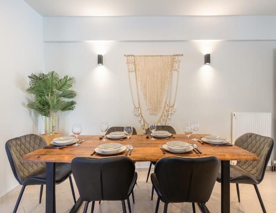 Villa, 3 Bedrooms, Smoking, Private Pool | Dining