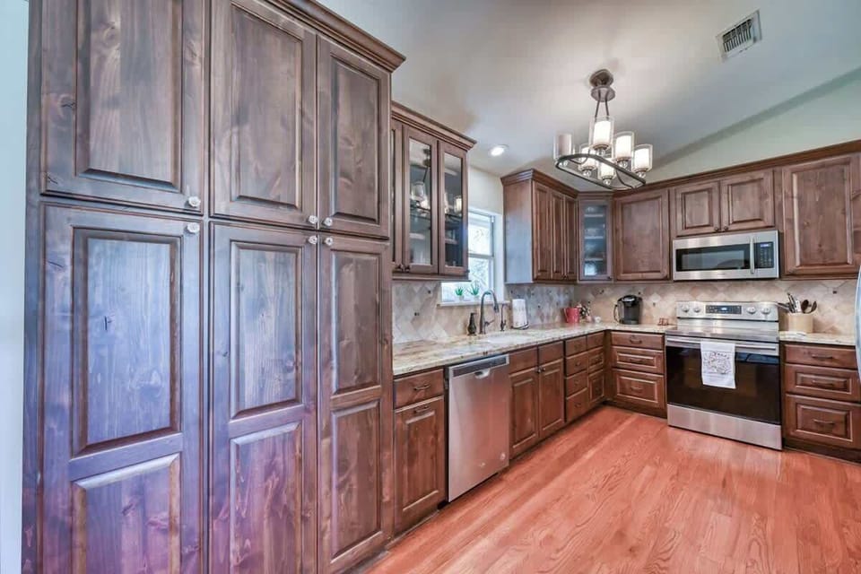 House, Multiple Beds, Patio (500 Old River Rd) | Private kitchen | Coffee/tea maker, electric kettle