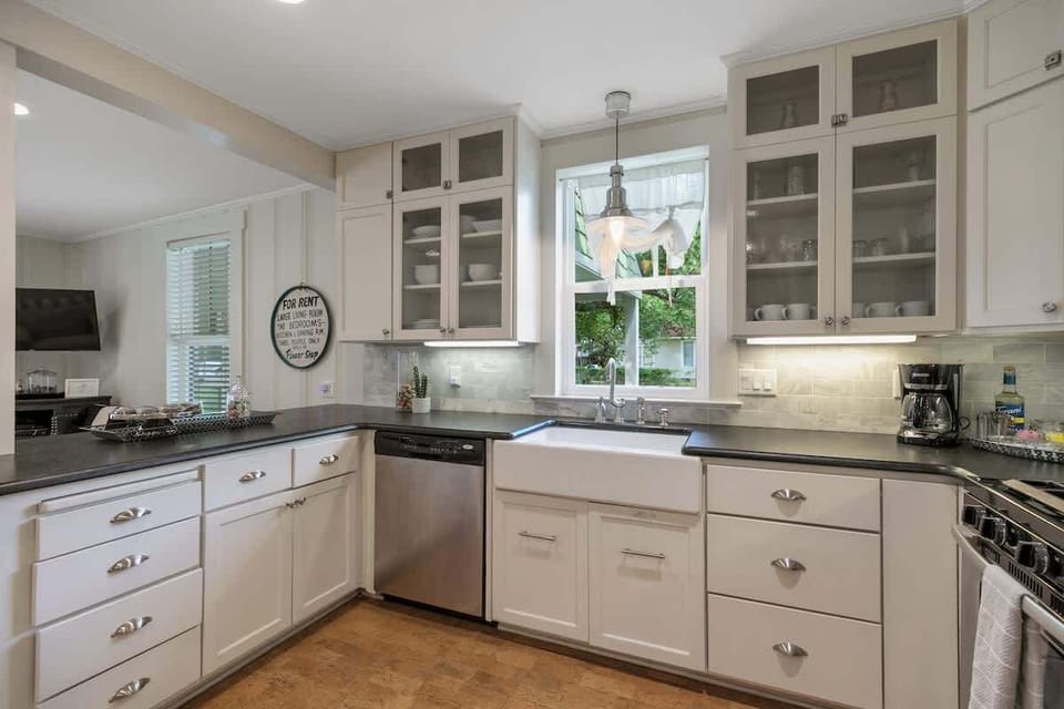 House, Multiple Beds, Pool Access (505 E Creek - Clover) | Private kitchen | Coffee/tea maker, electric kettle