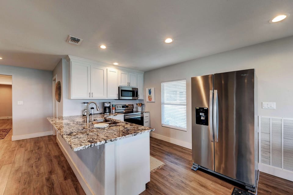 House, Multiple Beds, Hot Tub | Private kitchen | Coffee/tea maker, fridge, microwave, oven