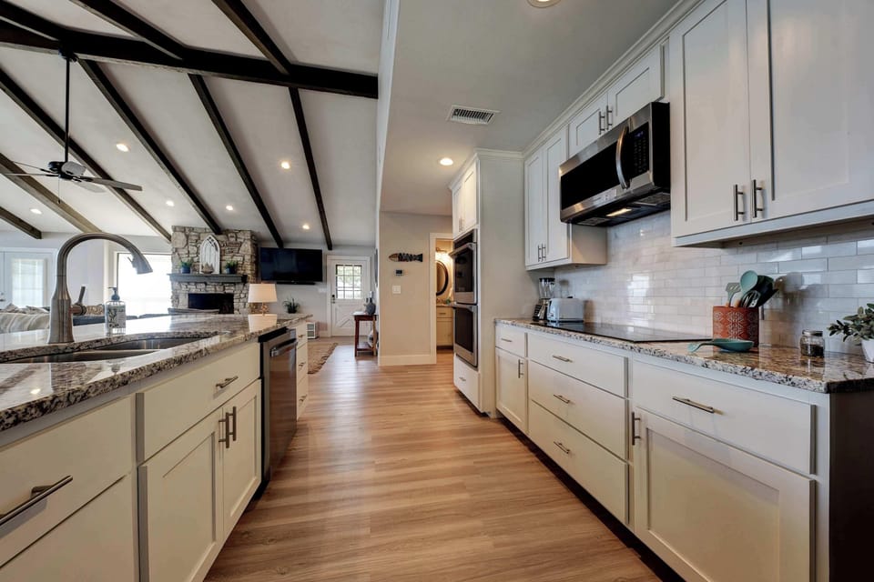 House, Multiple Beds, Hot Tub | Private kitchen | Coffee/tea maker, fridge, microwave, oven