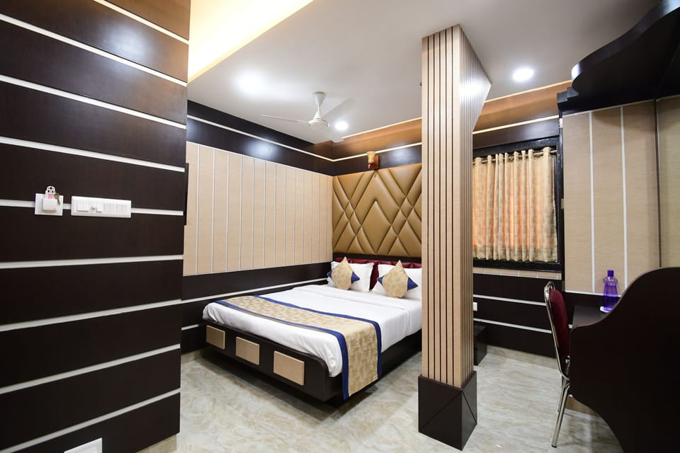 Club Room | Desk, free WiFi, bed sheets