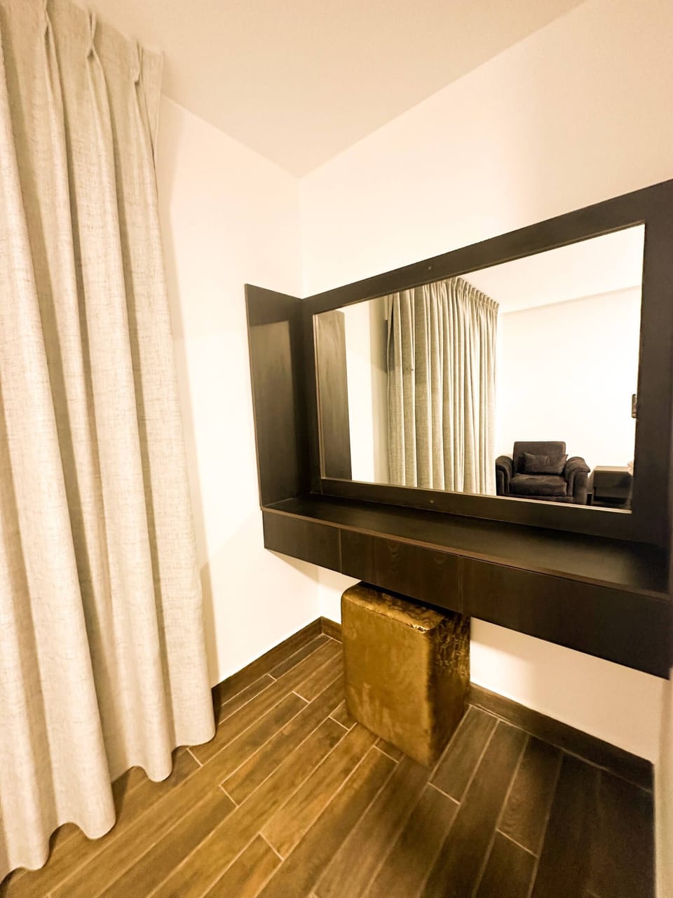 Apartment, 1 Bedroom, Accessible, Smoking | Living area