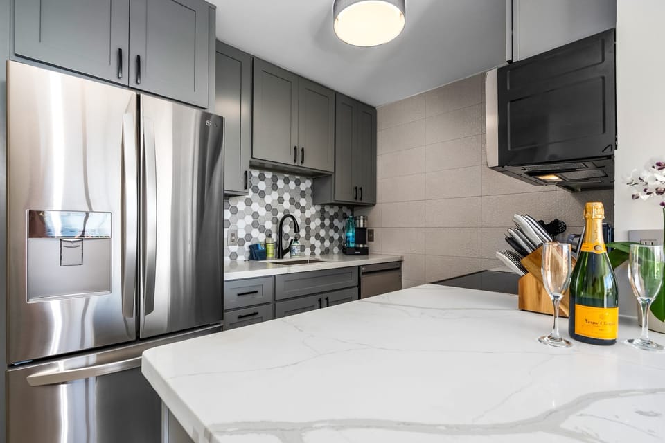 Luxury Condo, 1 Queen Bed | Private kitchen | Full-size fridge, microwave, oven, stovetop