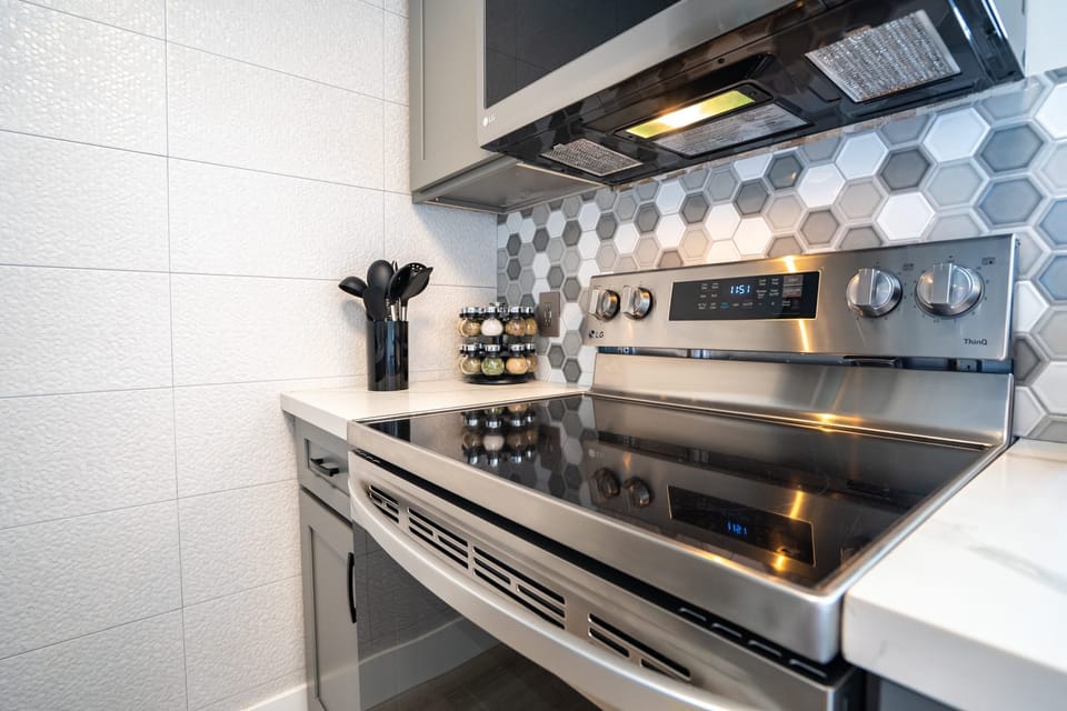 Luxury Condo, 1 Queen Bed | Private kitchen | Full-size fridge, microwave, oven, stovetop