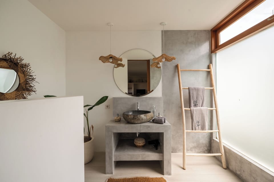 Deluxe Villa | Bathroom | Rainfall showerhead, hair dryer, bidet, towels